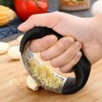 Effortless Manual Garlic Press Rocker - Image 3
